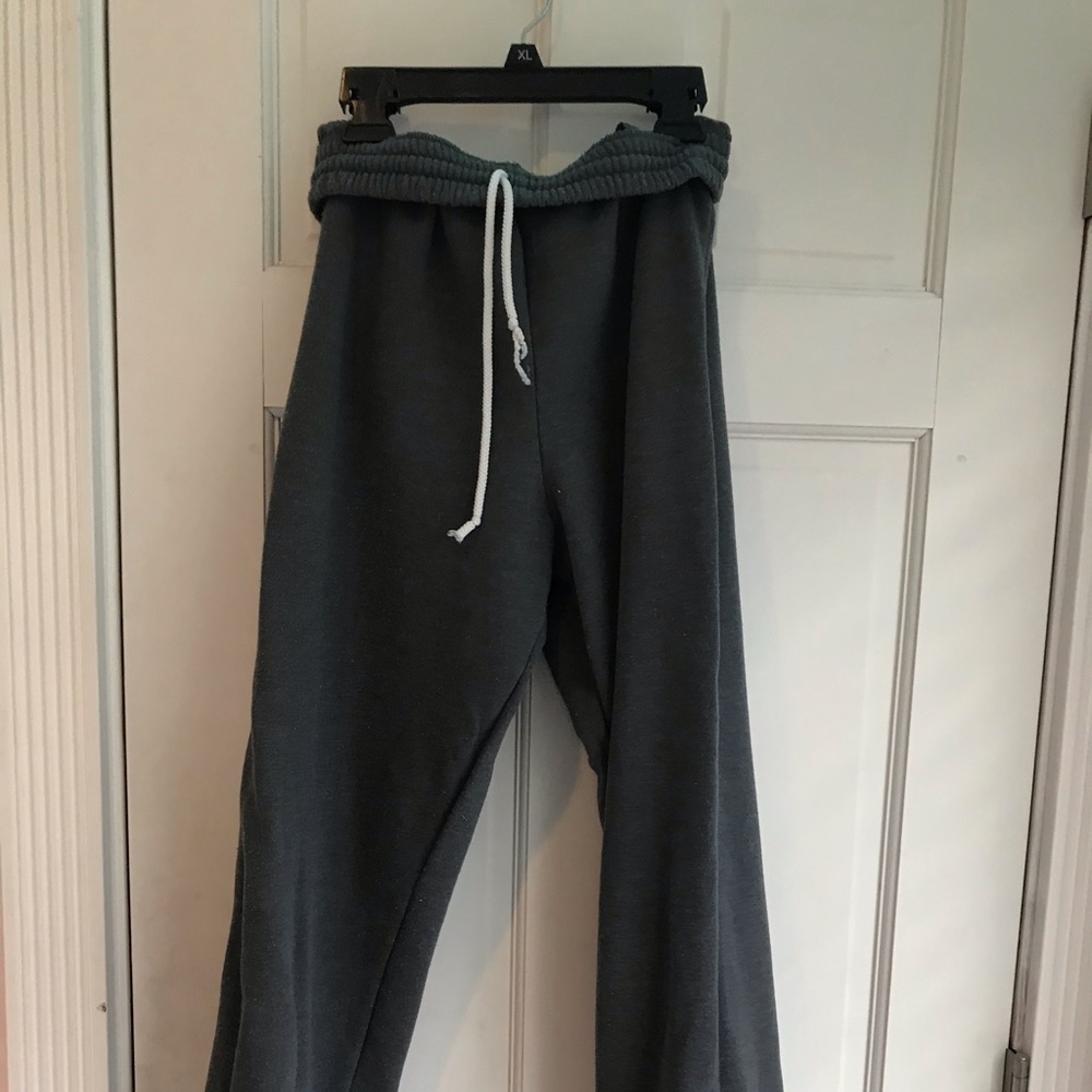 Front of the loom cuff bottom sweatpants